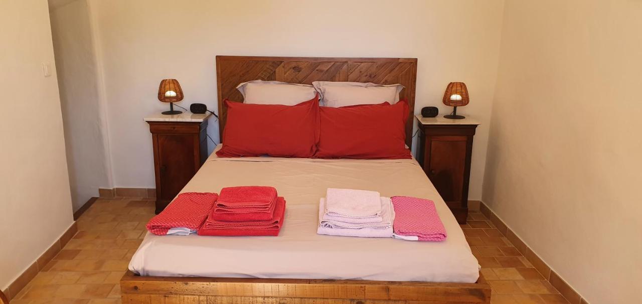 Les Chambres Du Perussier Cucuron Dış mekan fotoğraf